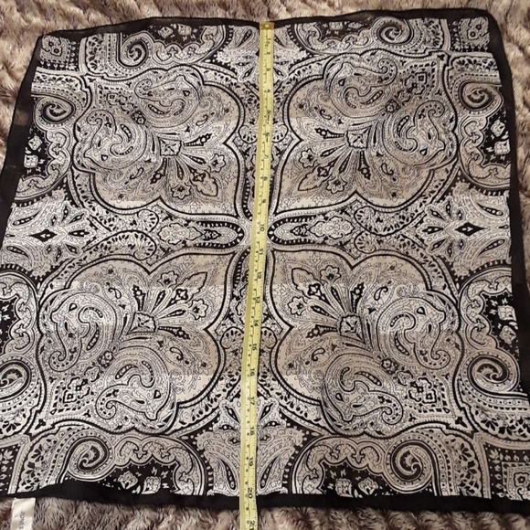 Jones New York Scarf - Picture 2 of 4